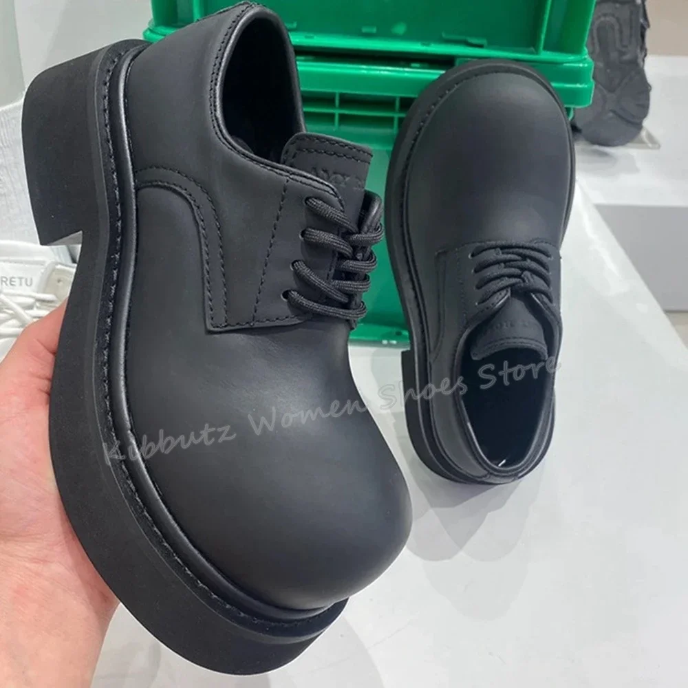 Duże pompony, sznurowane, masy – Boots recenzja i cena